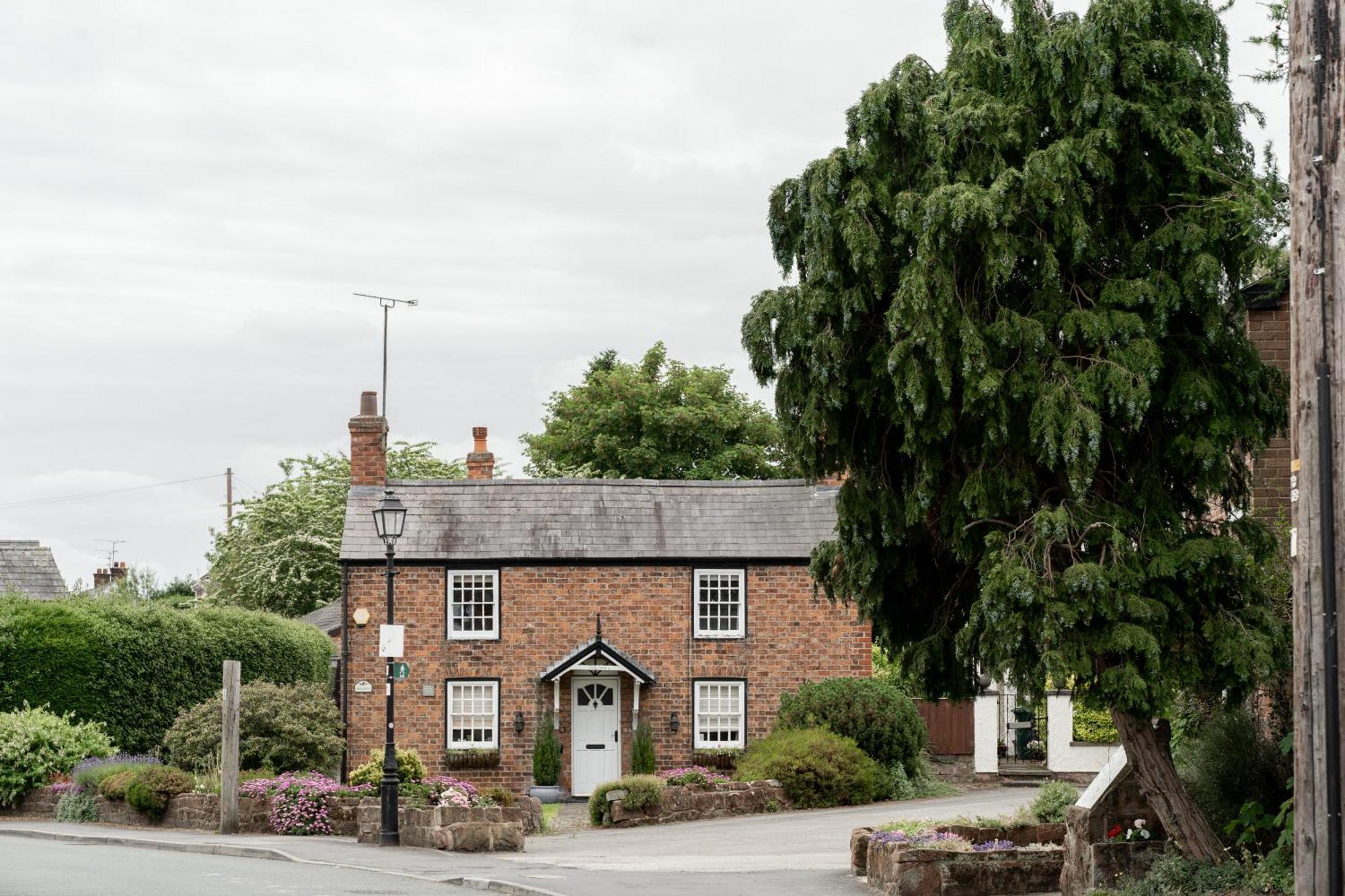 Cosy 2 Bed Cottage In Charming Village Of Christleton - For Up To 5 Exterior foto